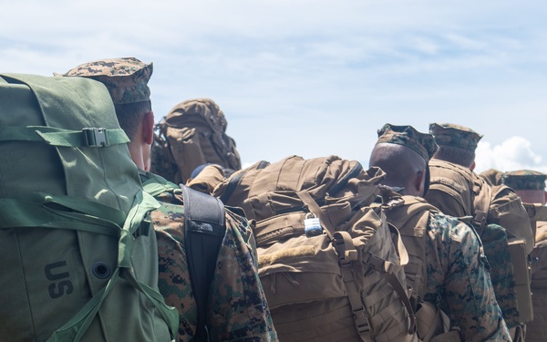 31st Marine Expeditionary Unit Conducts Offload aboard USS America (LHA 6)