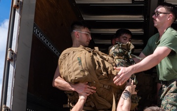 31st Marine Expeditionary Unit Conducts Offload aboard USS America (LHA 6)