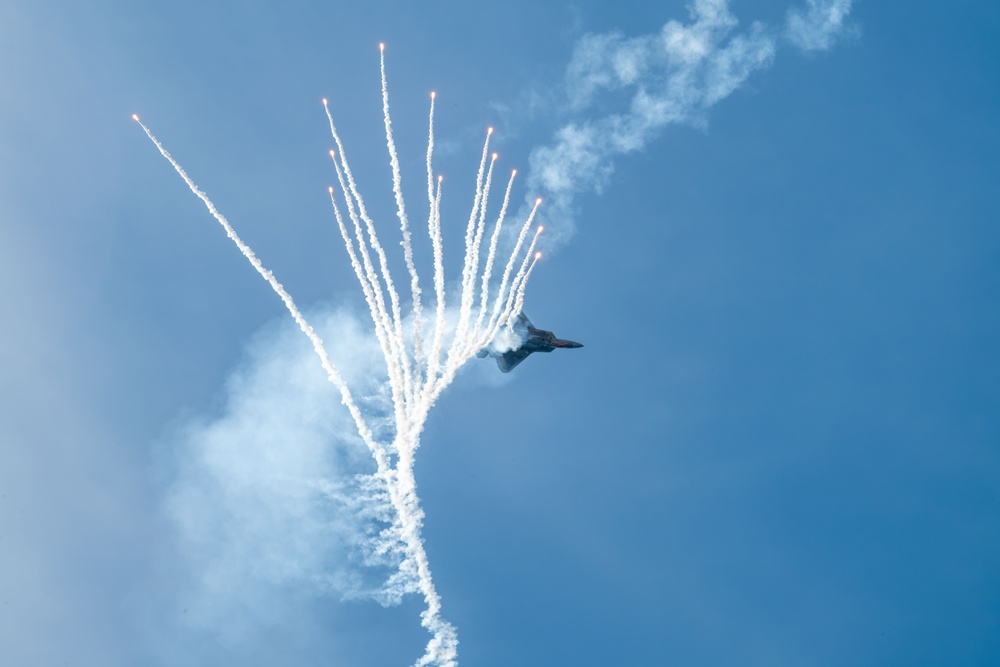 Hawaii ANG Showcases Airpower and Builds Community Connections at Kaneohe Bay Air Show