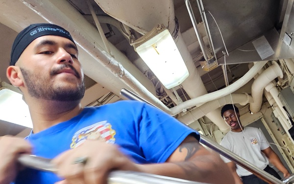 USS Theodore Roosevelt Preparing Food