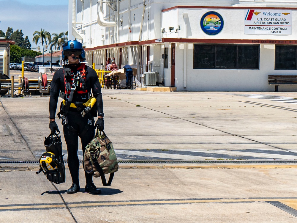 USCG Sector San Diego and USS Kentucky Execute Hoist Exercise