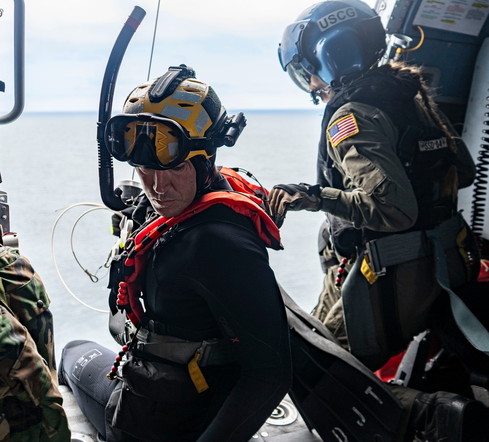 USCG Sector San Diego and USS Kentucky Execute Hoist Exercise