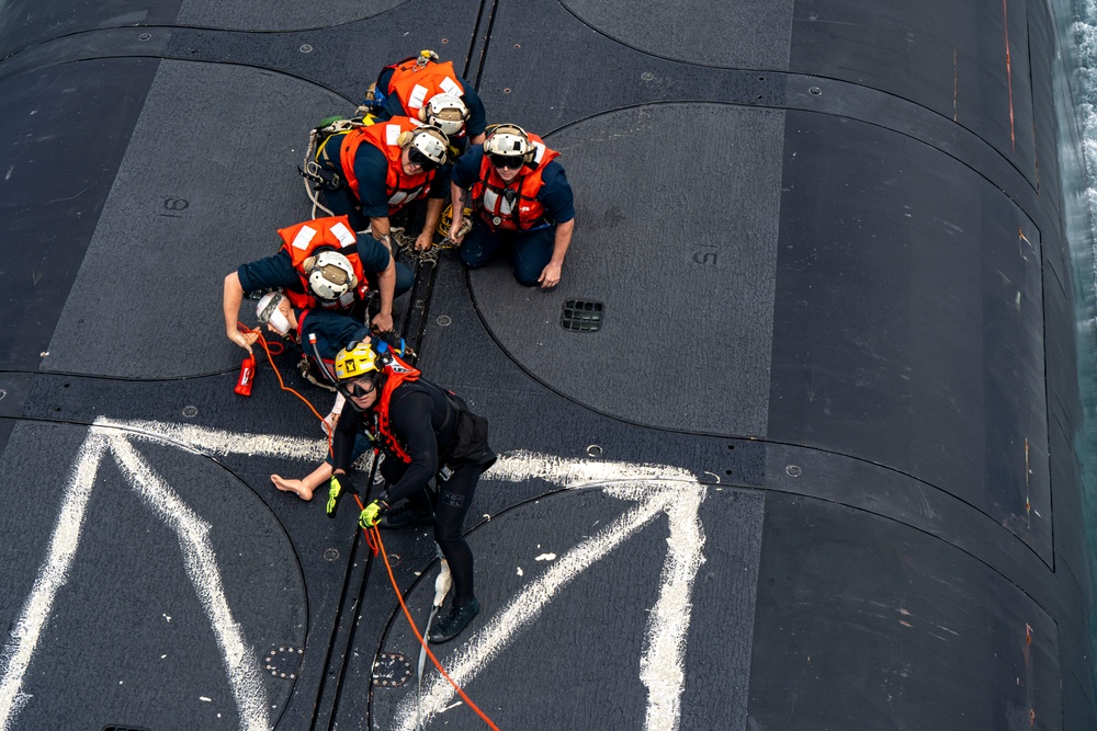USCG Sector San Diego and USS Kentucky Execute Hoist Exercise