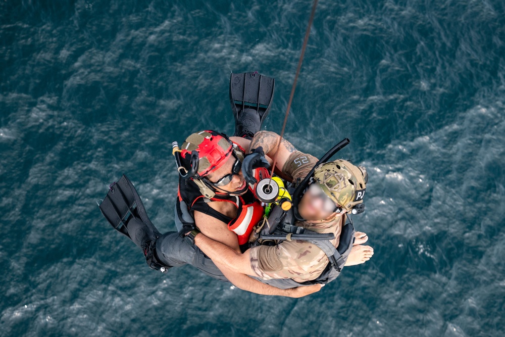 US Marines, Airmen sharpen land, sea personnel recovery capabilities for CJTF-HOA