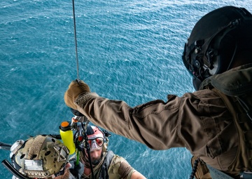 US Marines, Airmen sharpen land, sea personnel recovery capabilities for CJTF-HOA