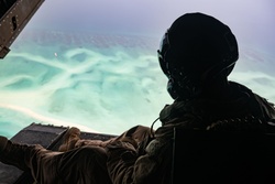 US Marines, Airmen sharpen land, sea personnel recovery capabilities for CJTF-HOA [Image 13 of 13]