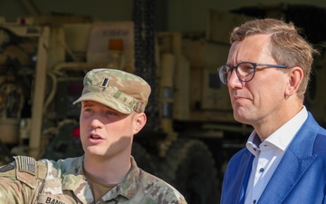 Estonia Prime Minister Visits Camp Reedo