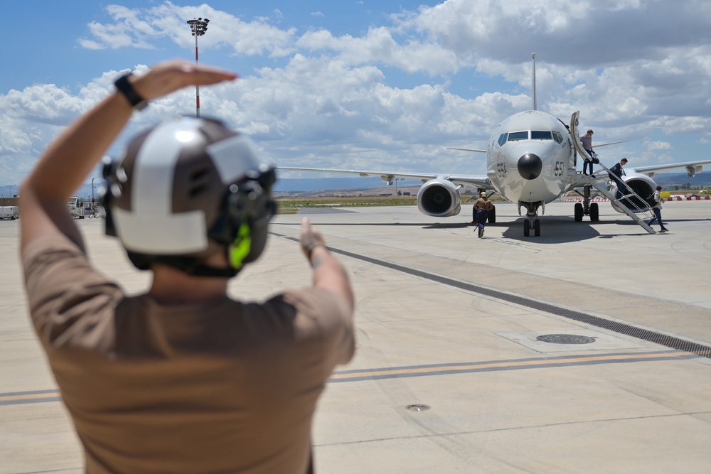 Representative Daniel Crenshaw visits NAS Sigonella