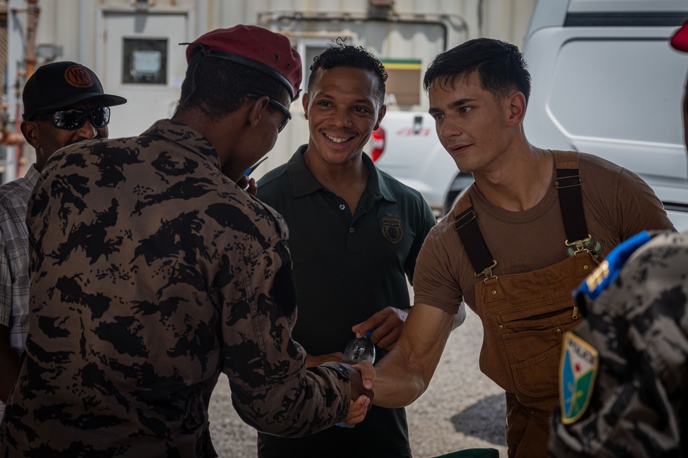 Camp Lemonnier MWD Team, Djiboutian National Police Enhance Partnership Through Joint Training
