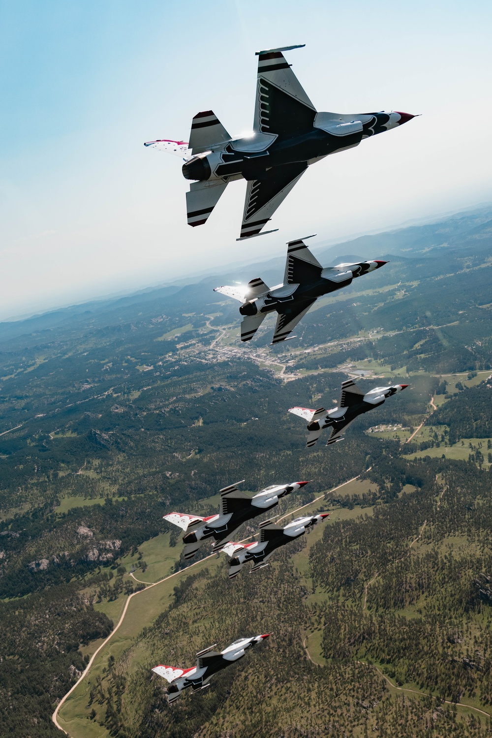 Thunderbirds Perform Photo Chase over Mt. Rushmore