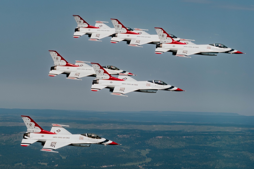 Thunderbirds Perform Photo Chase over Mt. Rushmore