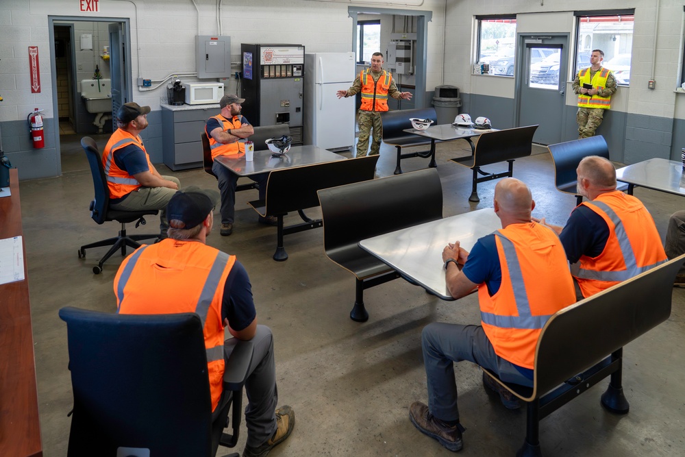 USACE Command Sgt. Maj. visits Louisville District Projects