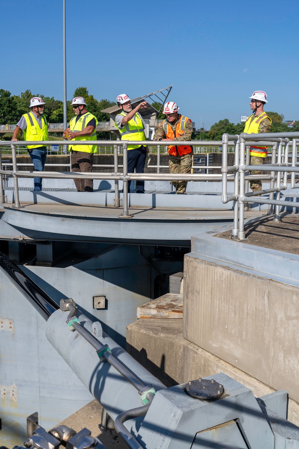 USACE Command Sgt. Maj. visits Louisville District Projects
