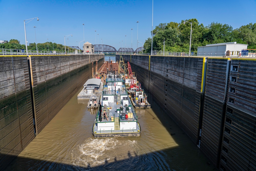 Dredge transits through McAlpine Lock