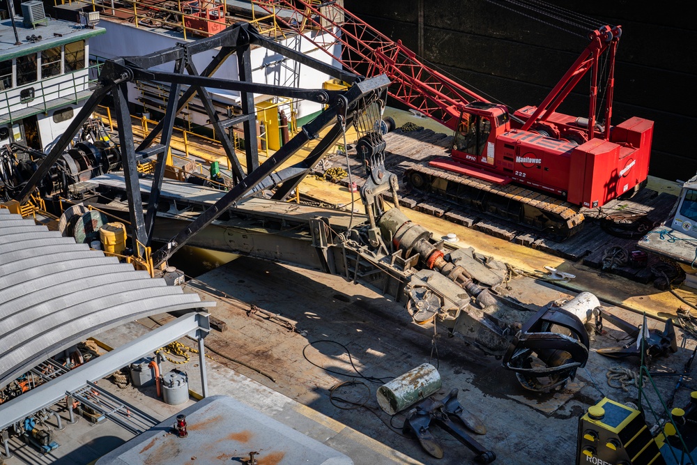 Dredge transits through McAlpine Lock