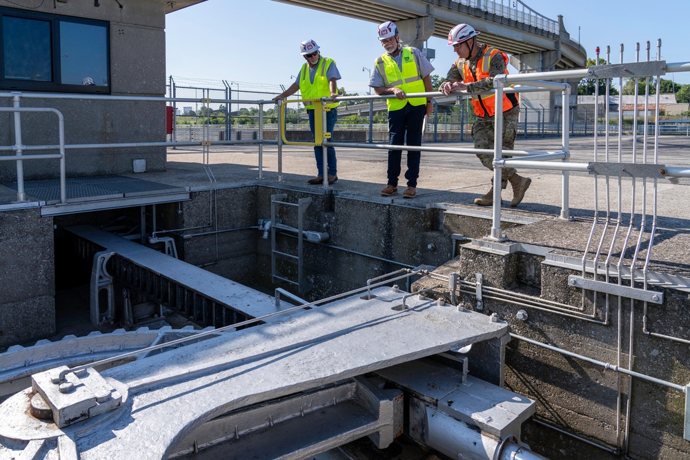 USACE Command Sgt. Maj. visits Louisville District Projects
