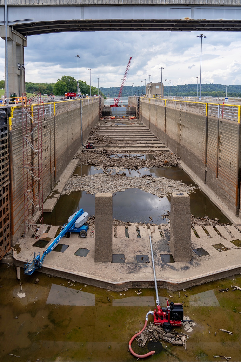 Markland lock chamber de-watered for maintenance