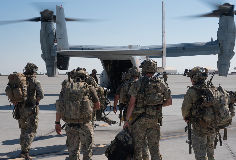 U.S. Air Force Air Commandos and Czech Republic special operations forces members conduct personnel recovery mission