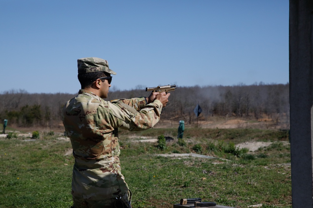1-135th Assault Helicopter Battalion Take on the Range