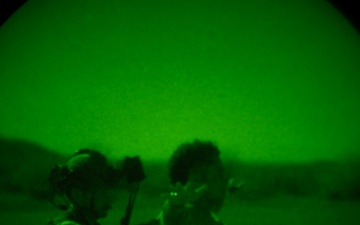 U.S. Air Commandos conduct simulated rescue mission