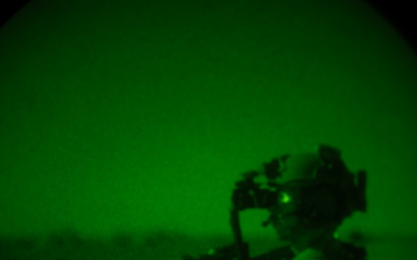 U.S. Air Commandos conduct simulated rescue mission