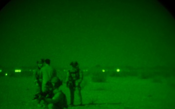 U.S. Air Commandos conduct simulated rescue mission