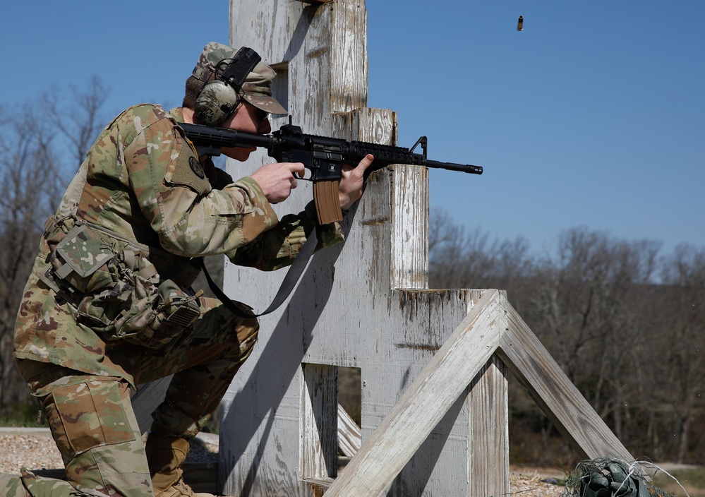 1-135th Assault Helicopter Battalion Take on the Range