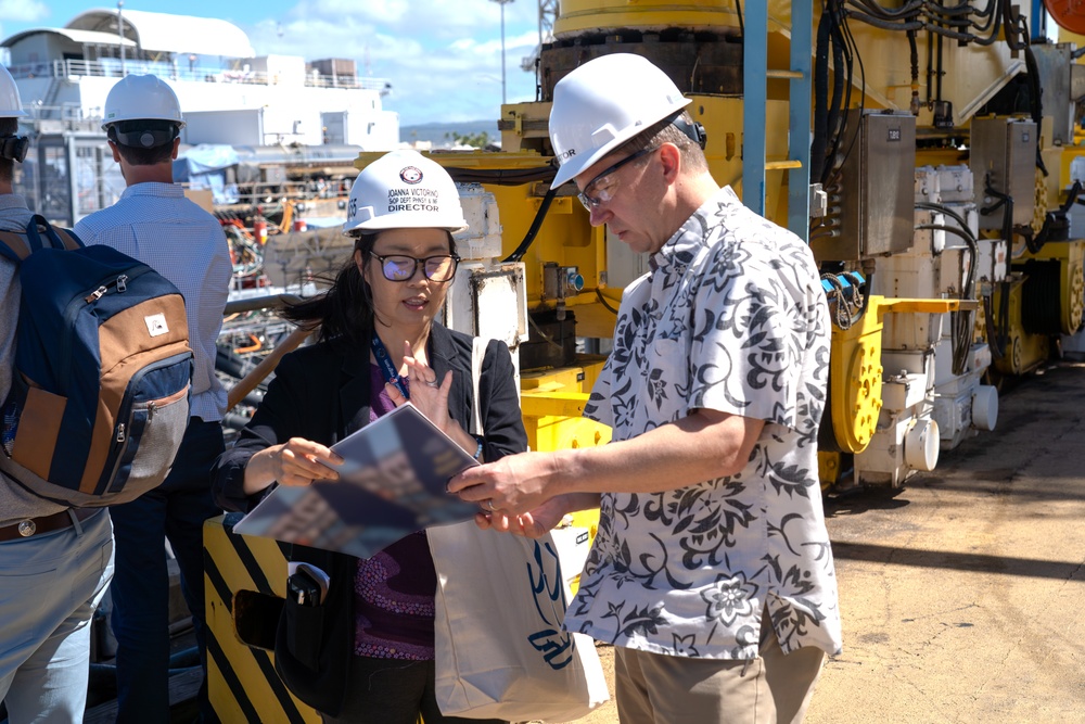 Congressional Staff Delegates visit PHNSY &amp; IMF