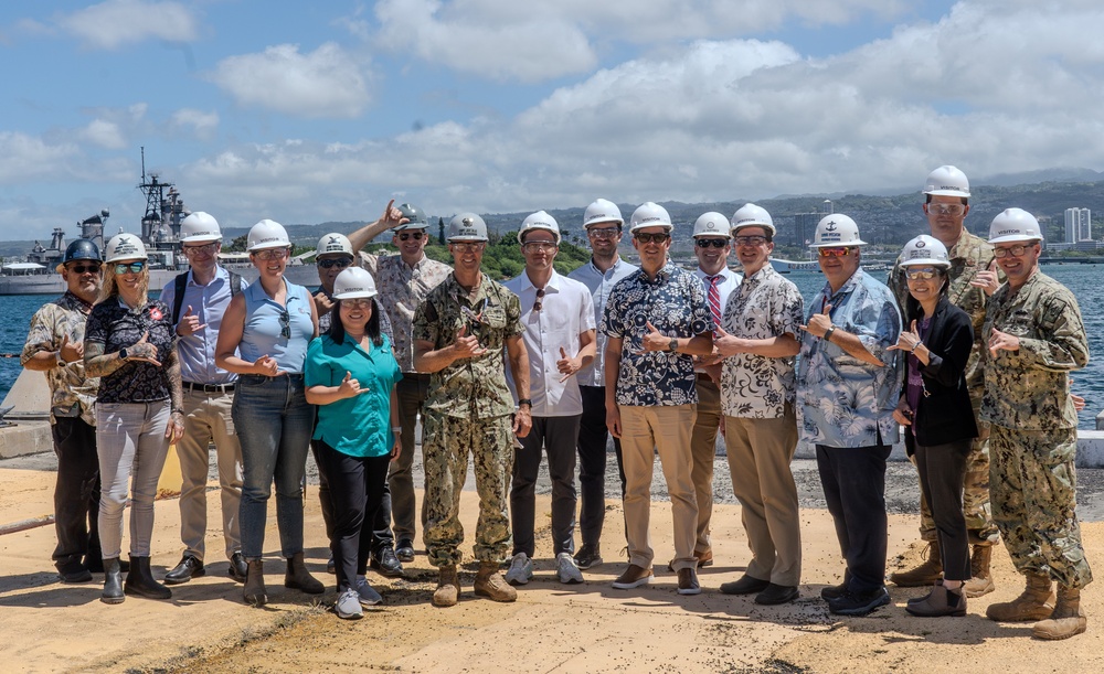 Congressional Staff Delegates visit PHNSY &amp; IMF