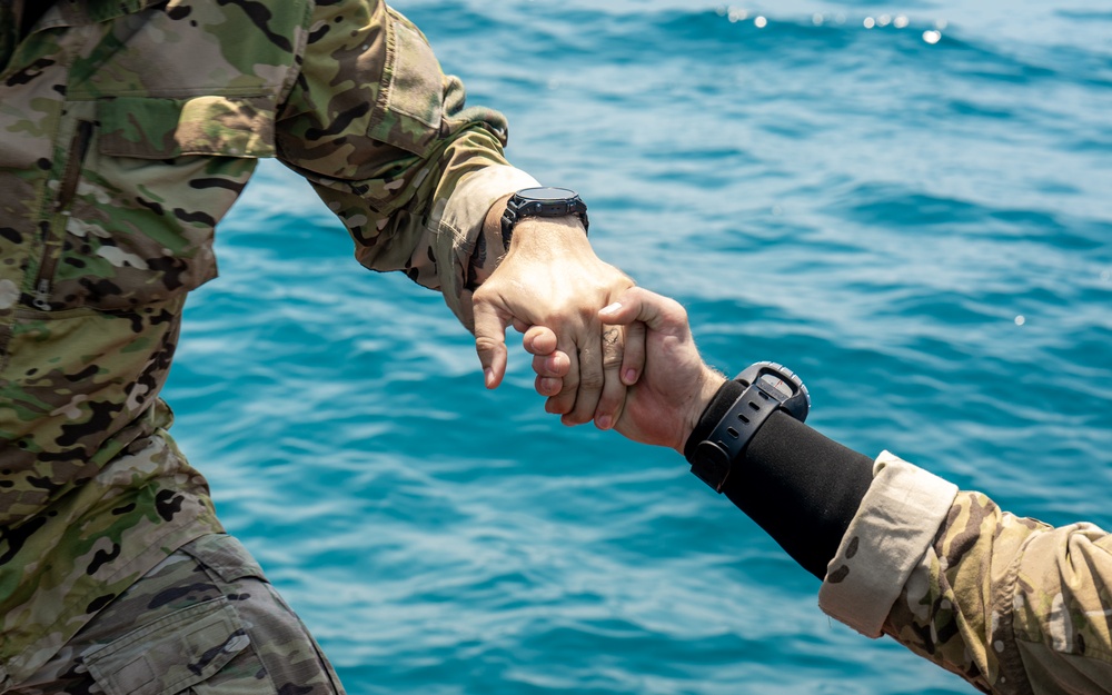 Air Commandos SCUBA Dive during Emerald Warrior 25.2