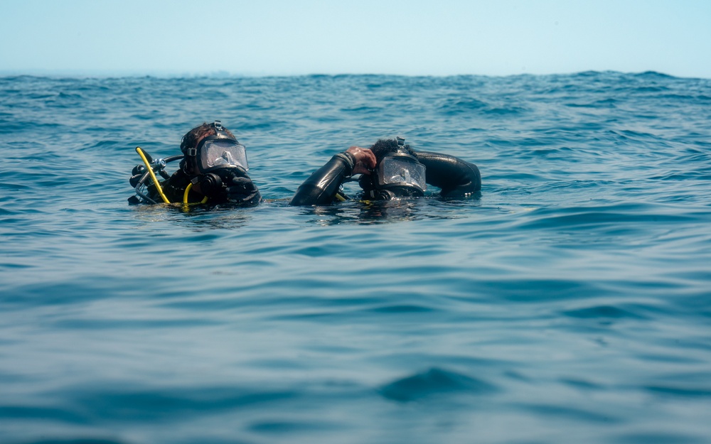 Air Commandos SCUBA Dive during Emerald Warrior 25.2