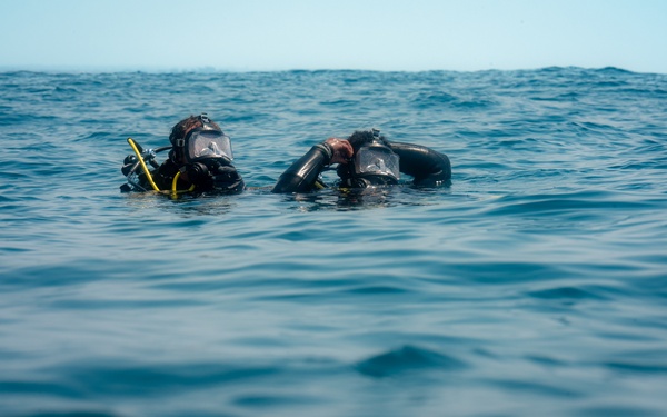 Air Commandos SCUBA Dive during Emerald Warrior 25.2