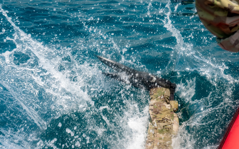 Air Commandos SCUBA Dive during Emerald Warrior 25.2