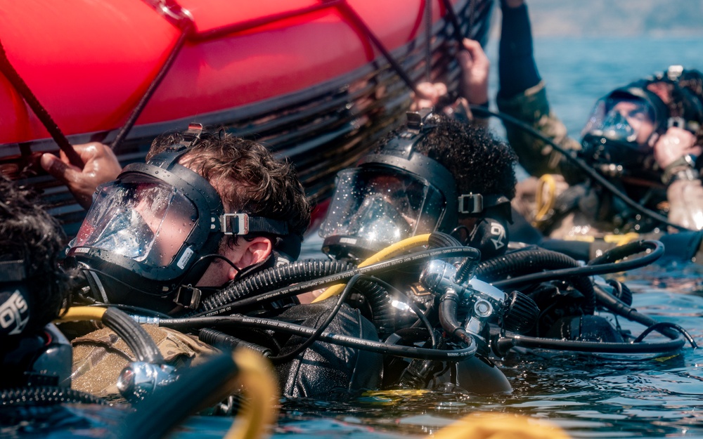 Air Commandos SCUBA Dive during Emerald Warrior 25.2