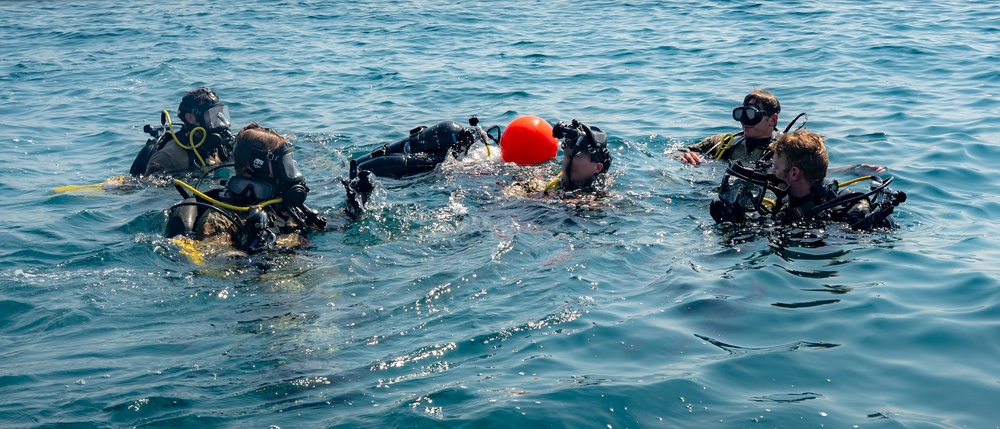 Air Commandos SCUBA Dive during Emerald Warrior 25.2
