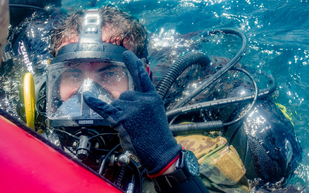 Air Commandos SCUBA Dive during Emerald Warrior 25.2