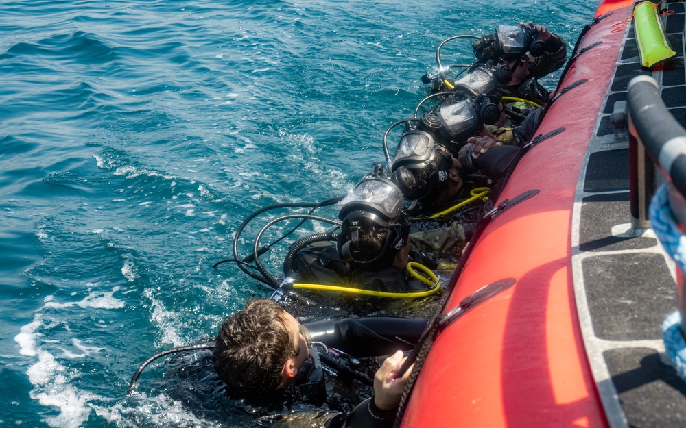 Air Commandos SCUBA Dive during Emerald Warrior 25.2