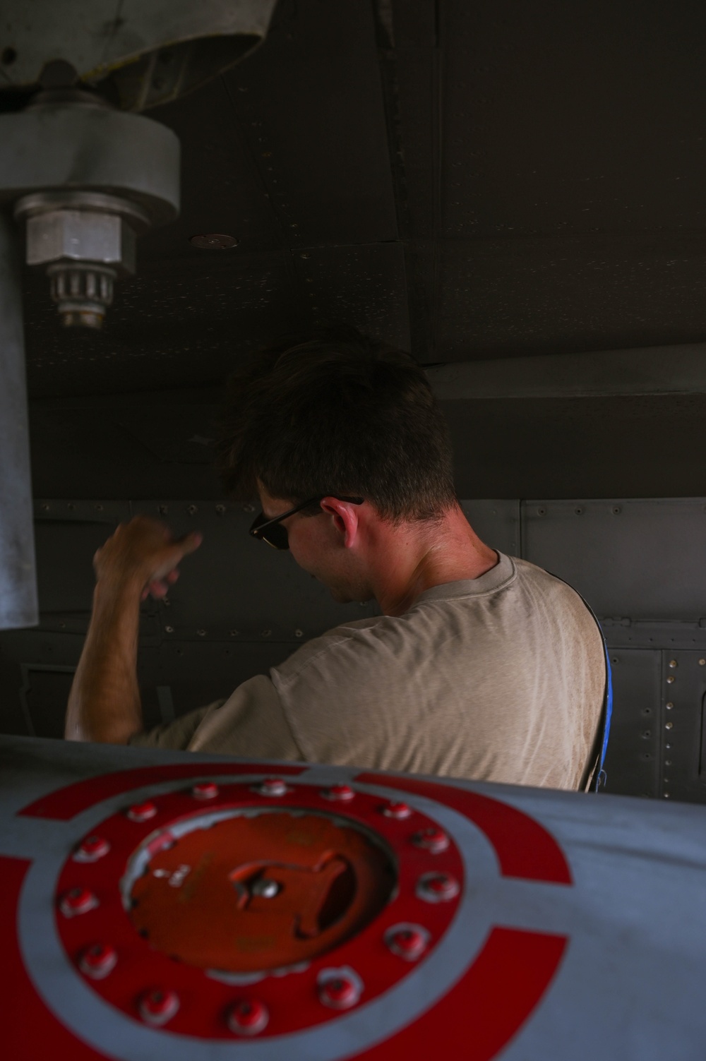 D.C. Air National Guard crew chiefs refuel F-16s for REFORPAC redeployment