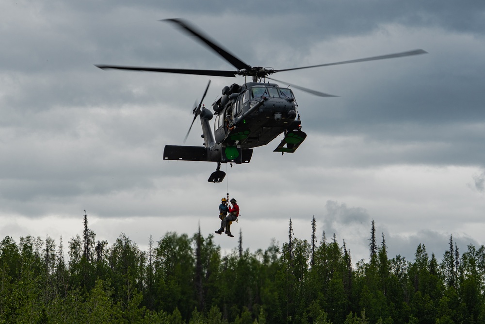 Alaska Air National Guard Conducts Hoist Training
