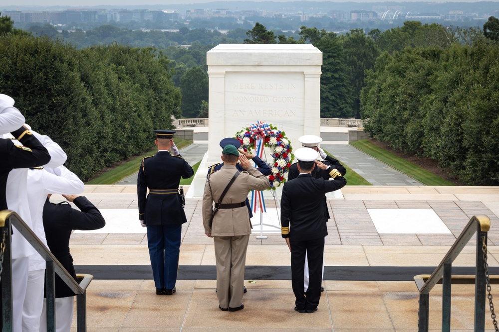 Commandant, Gen. Eric M. Smith attends MLAC Wreath Laying Ceremony
