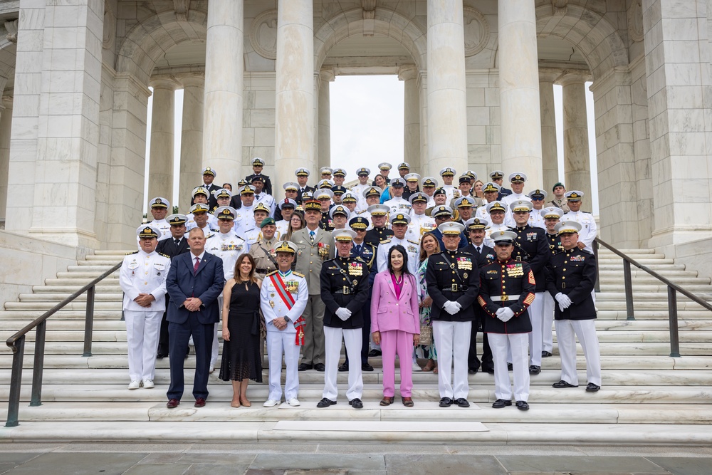 Commandant, Gen. Eric M. Smith attends MLAC Wreath Laying Ceremony