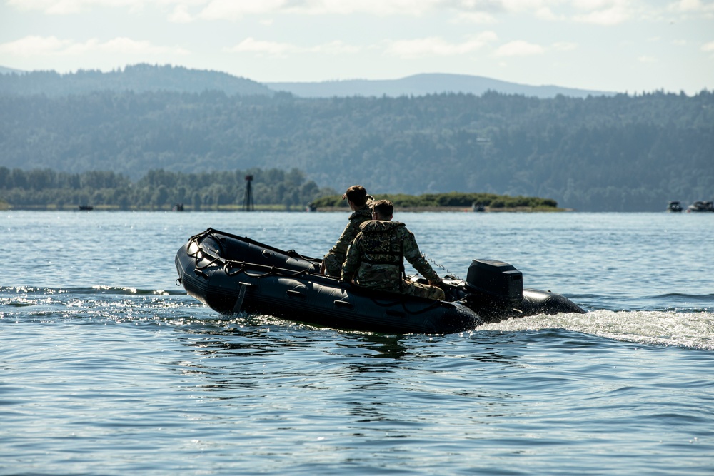 National Guard, U.S. Army Reserve conduct Helocast training in the Pacific Northwest