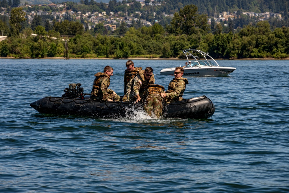 National Guard, U.S. Army Reserve conduct Helocast training in the Pacific Northwest