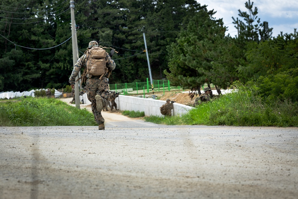 2/23 and ROK Marines Secure Beachhead during Amphibious Assault at KMEP 25.2