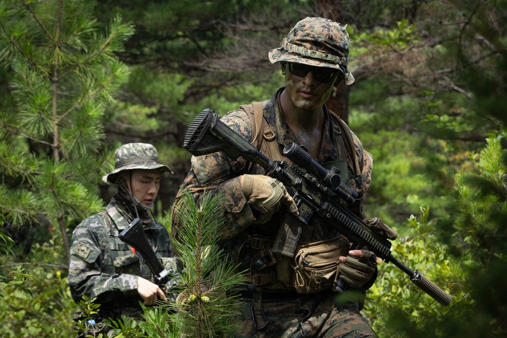 2/23 and ROK Marines Secure Beachhead during Amphibious Assault at KMEP 25.2