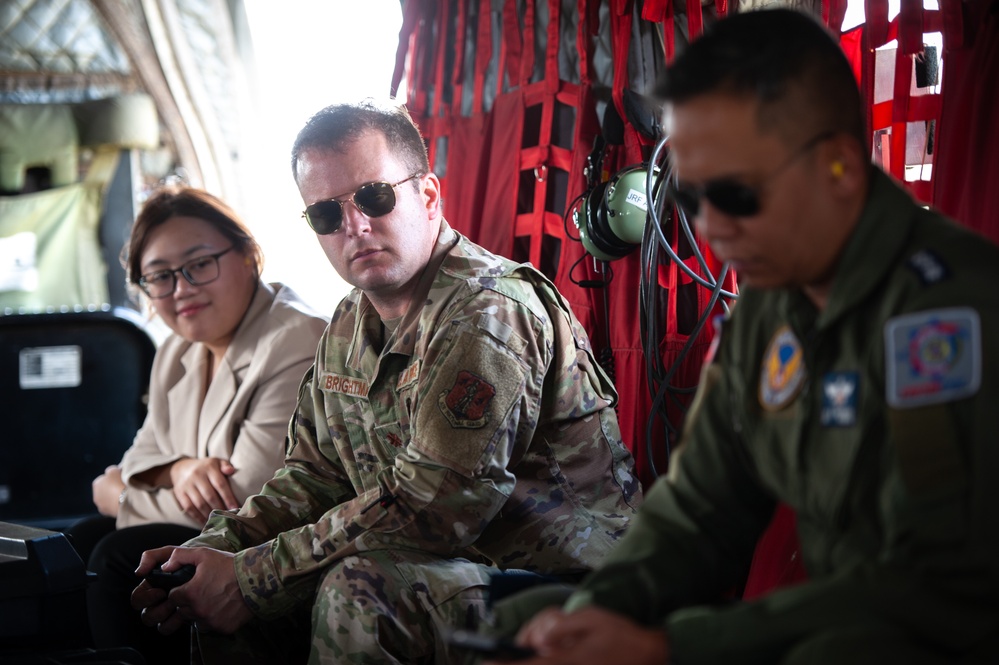Philippine Air Force Commander Flies with Hawaii Guard, Observes Rotary-Wing Capabilities