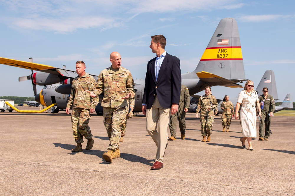 Arkansas Adjutant General and 189th AW meet with Sen. Cotton