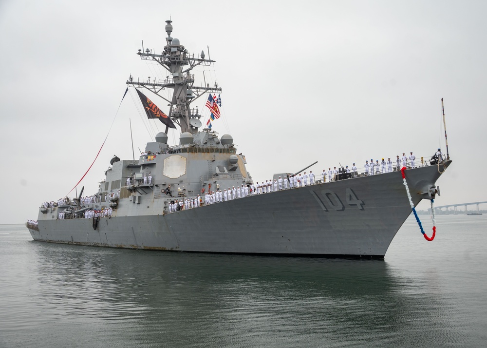 USS Sterett and USS Princeton Return to Homeport