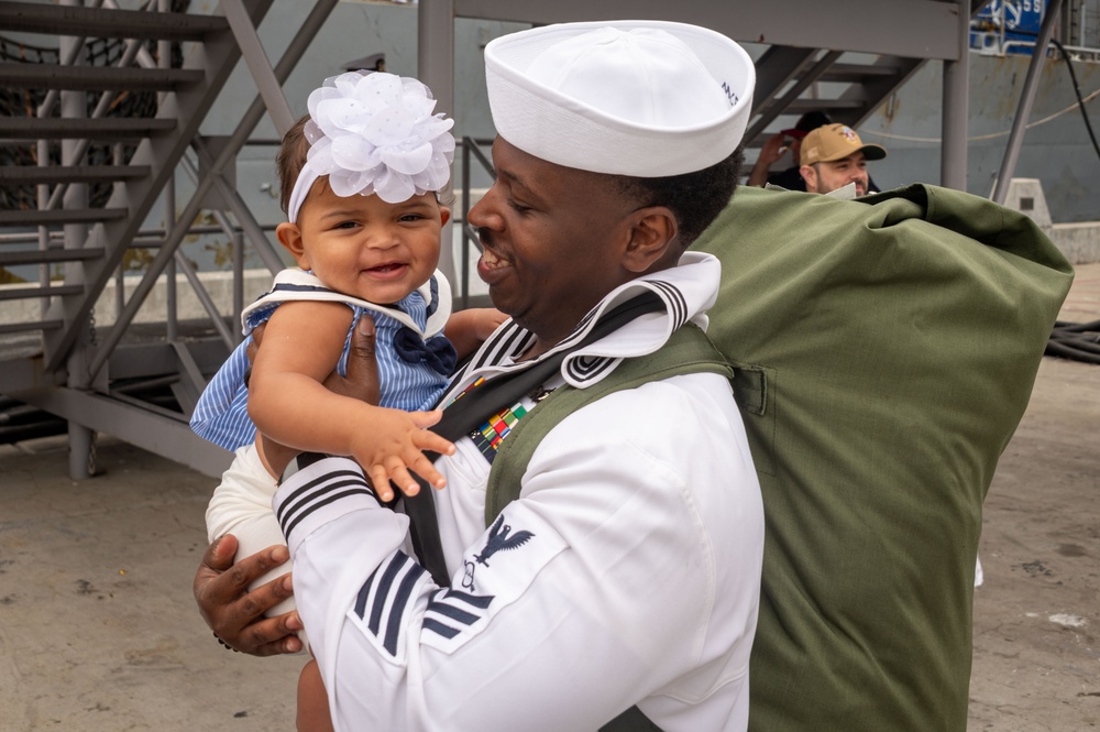 USS Sterett and USS Princeton Return to Homeport