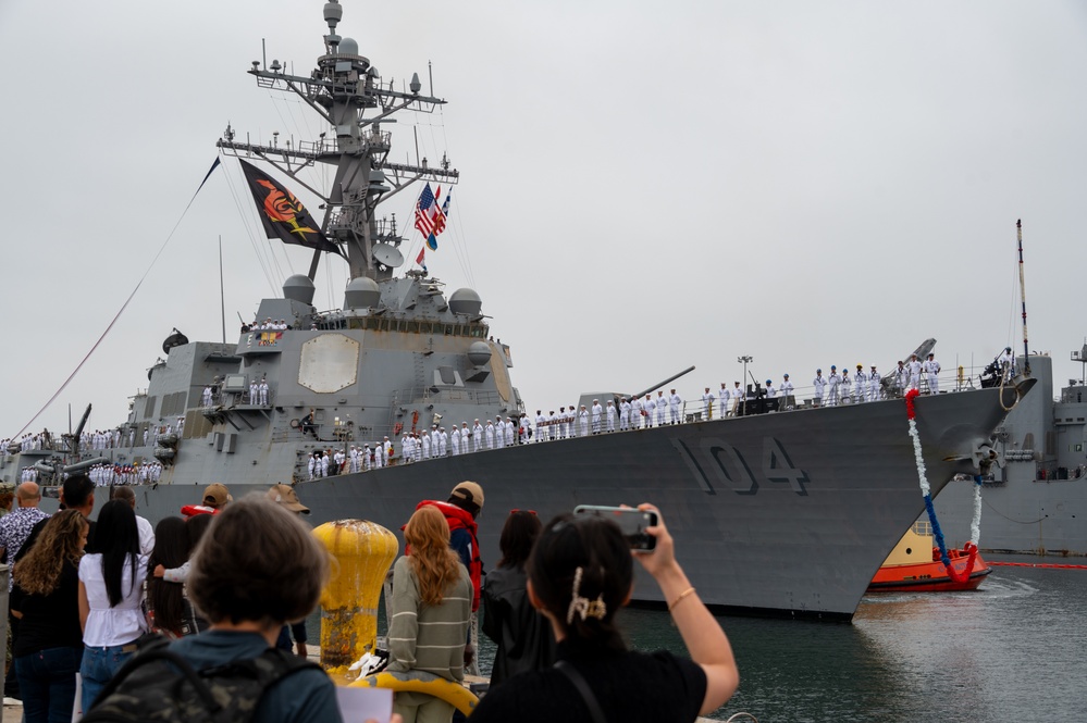 USS Sterett (DDG 104) Returns to Homeport